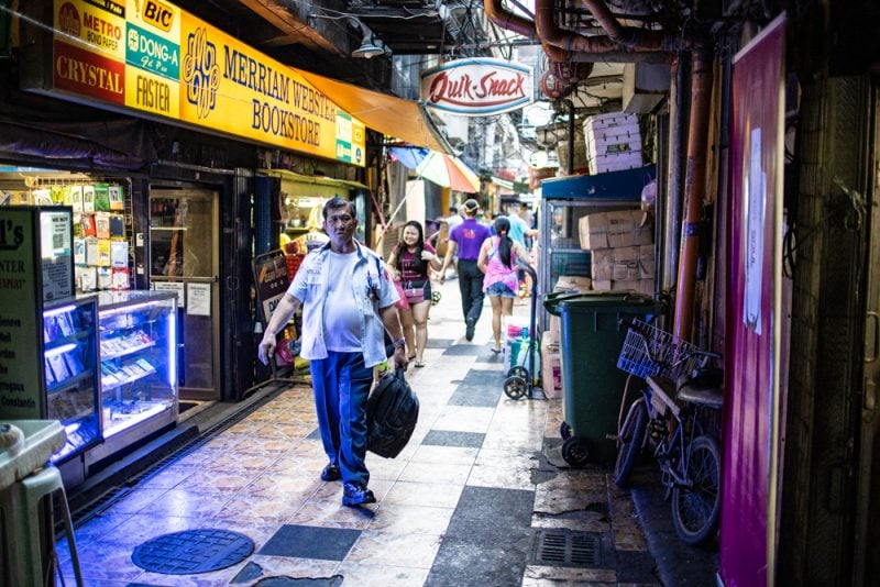 Street Photography in Manila - Brendan van Son Photography